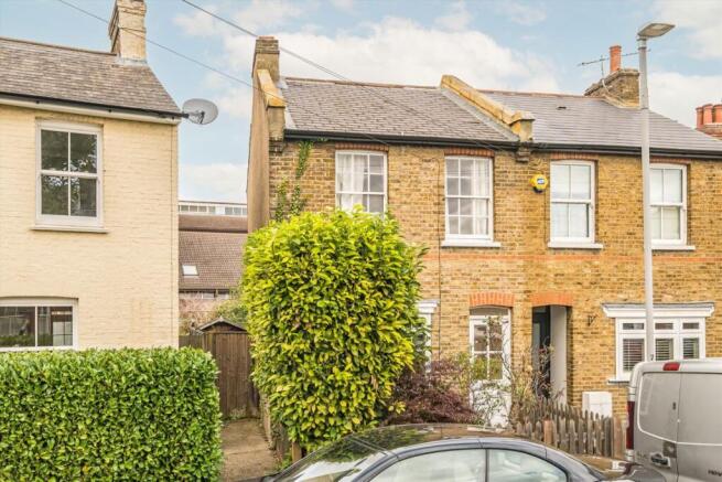 2 bed property, in Beaconsfield Road, £525,000