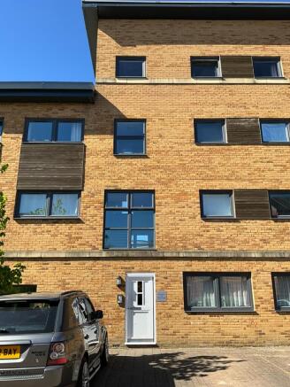 2 bed property, in 6 Juniper House, £95,000
