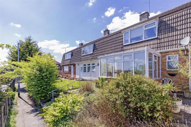 3 bed property, in Houldsworth Drive, £125,000
