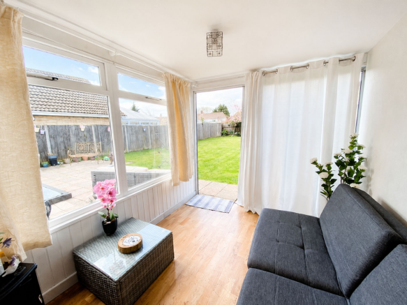 3 bed property, in Harbour View Road, £375,000