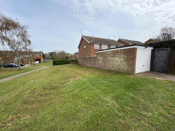 3 bed property, in Roman Way, £300,000