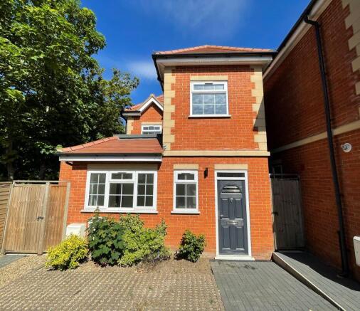 3 bed property, in 18A Maxwelton Close, £600,000
