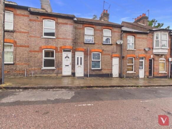 2 bed property, in Ashton Road, £240,000