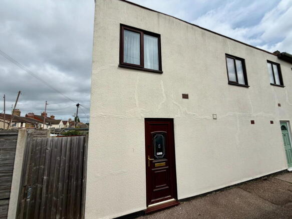 1 bed property, in Anchor Street, £75,000