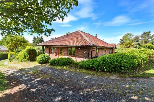3 bed property, in Thorpe Market Road, £575,000