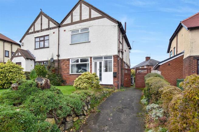 3 bed property, in Box Lane, £245,000