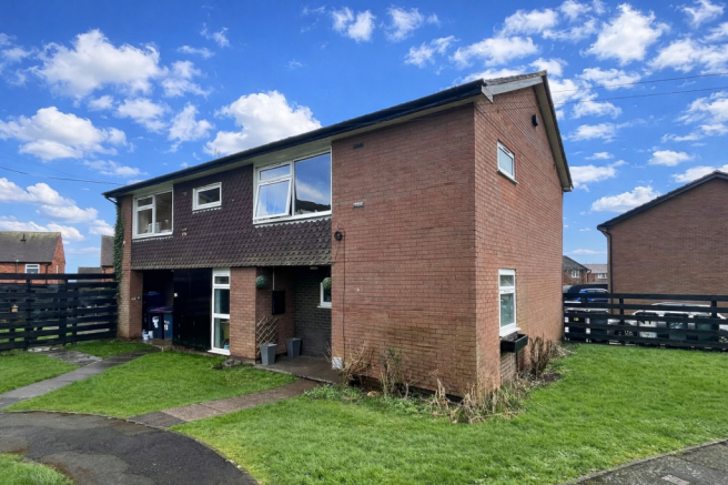 1 bed property, in Haughton Close, £110,000