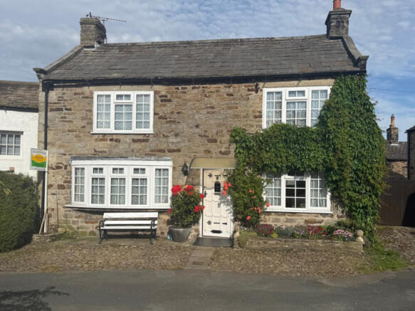 3 bed property, in Reeth, £260,000