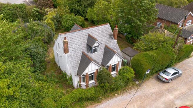 3 bed property, in Poplar Road, £575,000