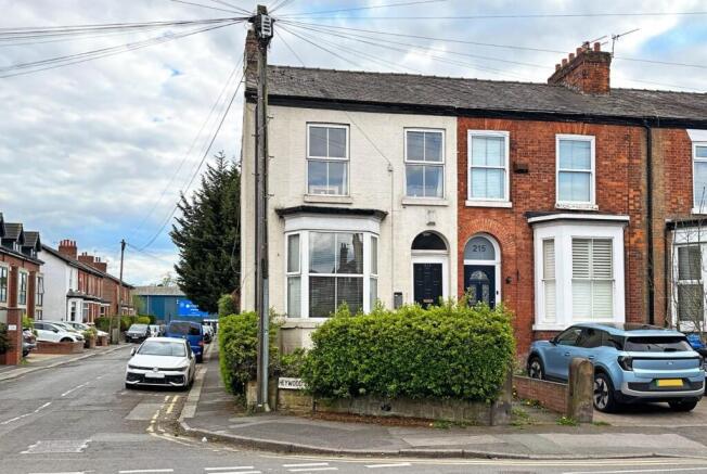 2 bed property, in Marsland Road, £395,000