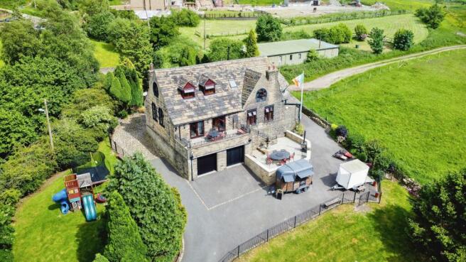 4 bed property, in Lily Lanes, £900,000