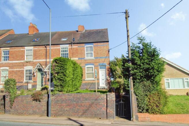 2 bed property, in Coventry Road, £185,000