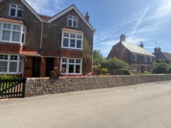 5 bed property, in The Street, £850,000