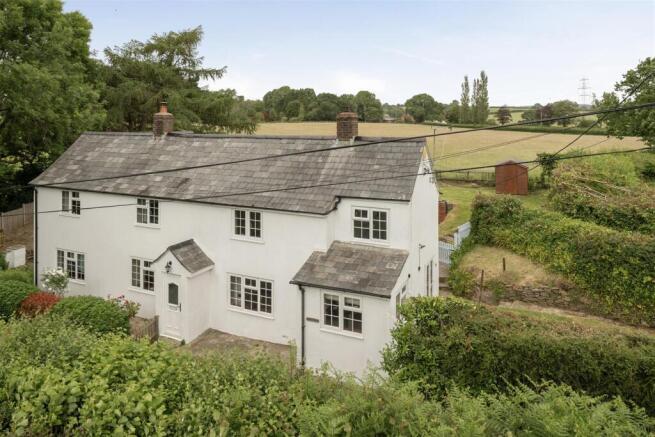 2 bed property, in Dottery, £290,000