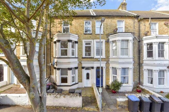 6 bed property, in Gordon Road, £400,000