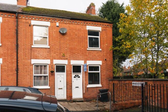 2 bed property, in Francis Street, £210,000
