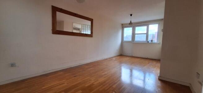 1 bed property, in Vulcan Way, £300,000
