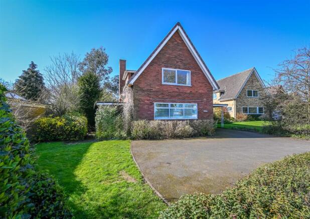 3 bed property, in Astleigh, £325,000