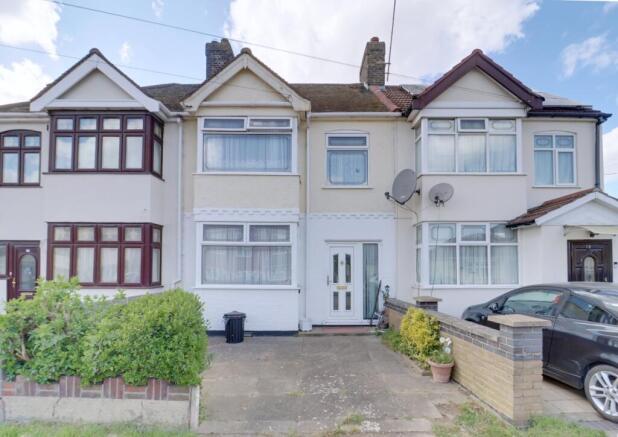 2 bed property, in Spencer Road, £400,000