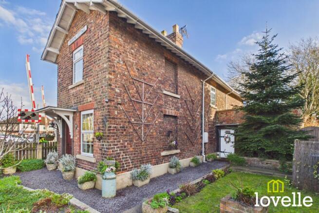 3 bed property, in Northgate, £275,000