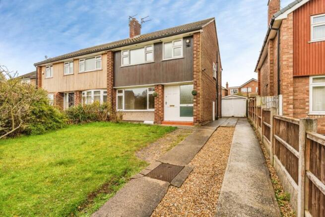 3 bed property, in Radnormere Drive, £369,000