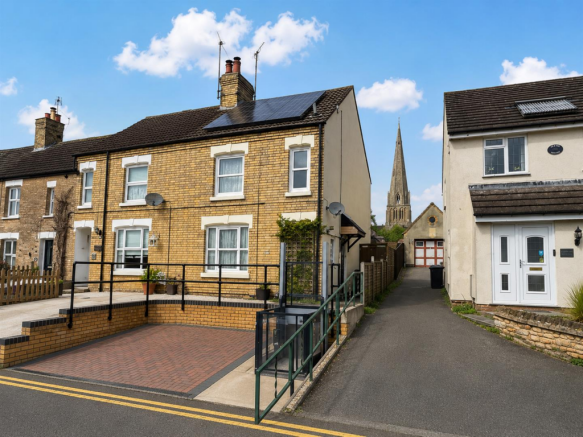 2 bed property, in 18 Manor Street, £160,000
