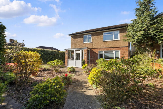 3 bed property, in Goodwood Avenue, £635,000