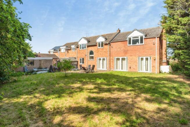 3 bed property, in Welland Close, £225,000
