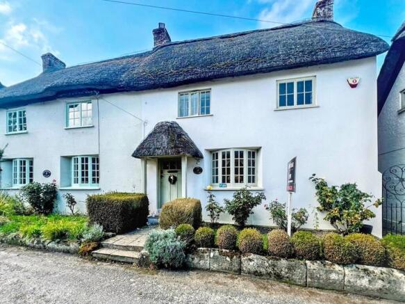 2 bed property, in Higher Street, £360,000