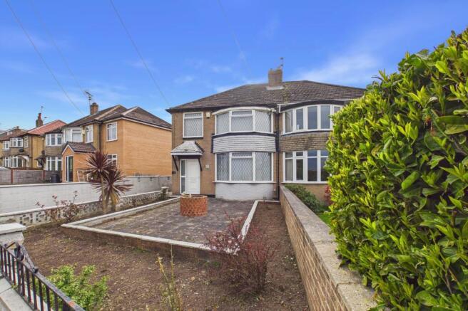 3 bed property, in Austhorpe Lane, £260,000