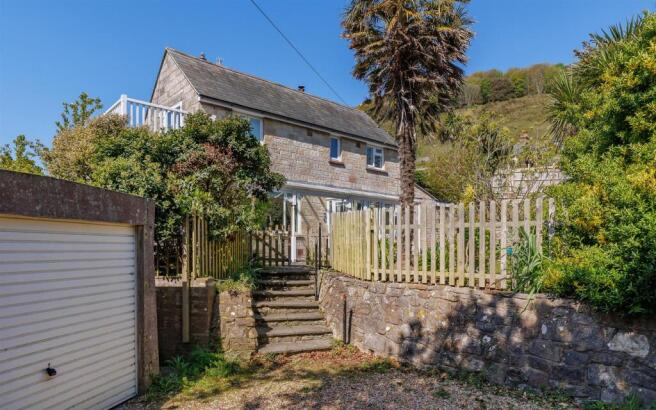 2 bed property, in Bonchurch Shute, £340,000