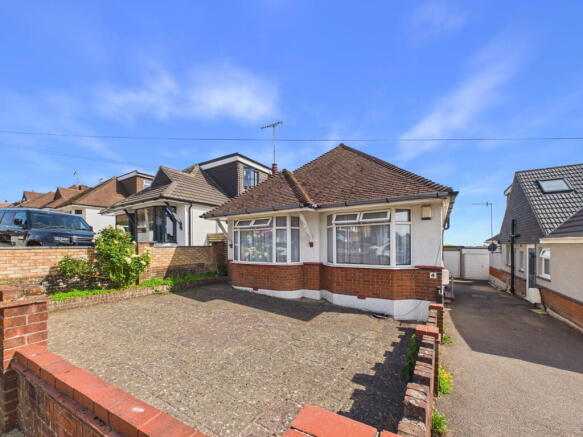3 bed property, in Upton Avenue, £400,000