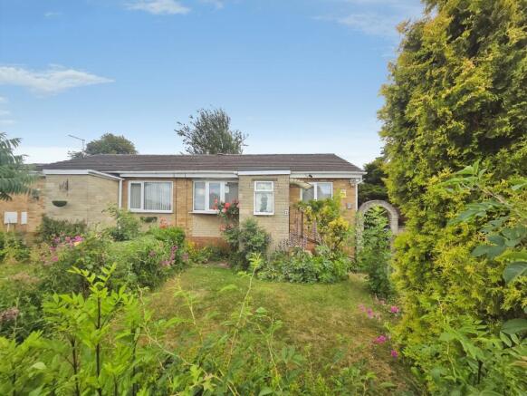 2 bed property, in Perth Close, £130,000