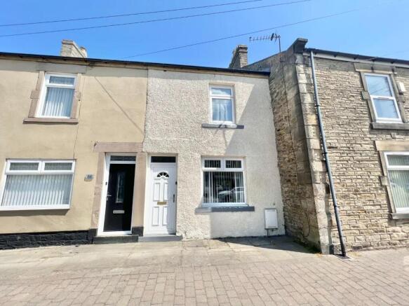 2 bed property, in High Street, £64,000