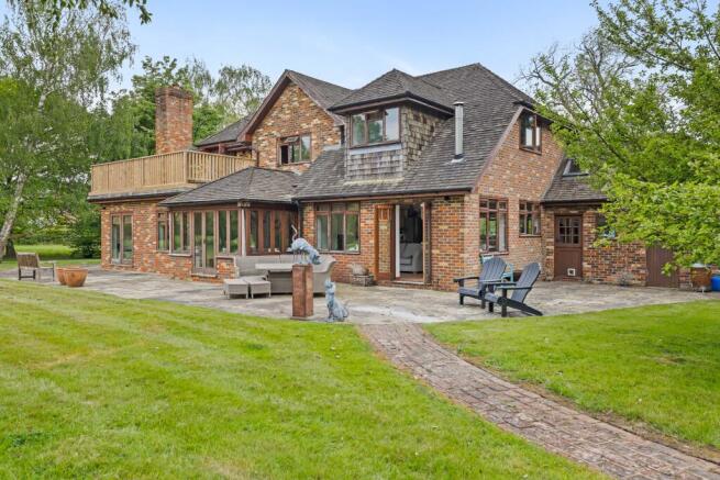 5 bed property, in Ref: GK - Lodge Lane, £1,500,000