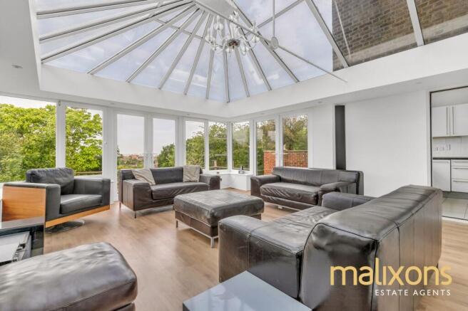 6 bed property, in Leigham Court Road, £950,000
