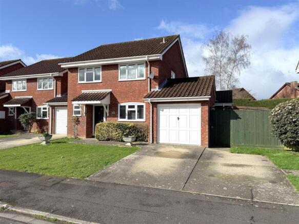 4 bed property, in Wyville Road, £440,000
