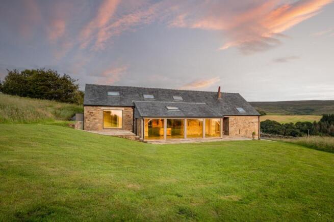 4 bed property, in Haws House Barn, £1,000,000
