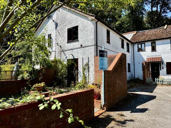 2 bed property, in 4, £190,000