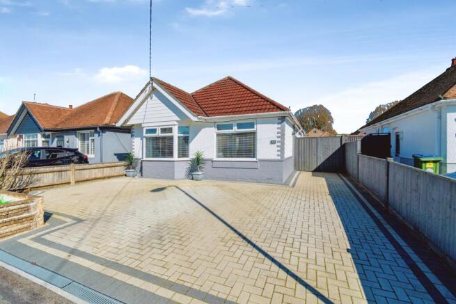 2 bed property, in Westover Road, £350,000