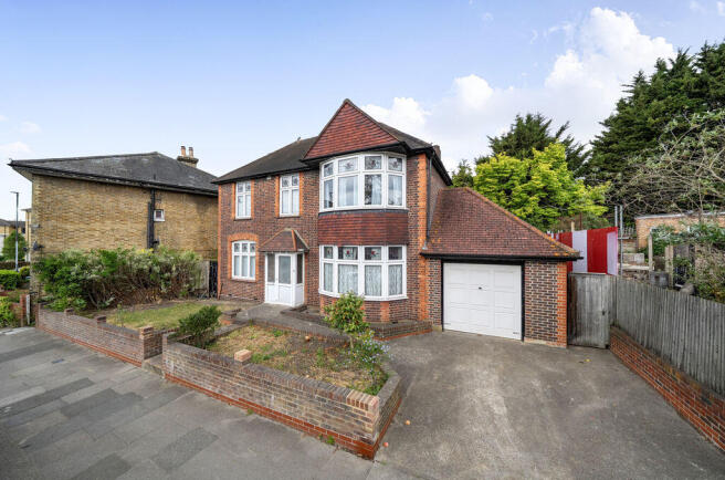 4 bed property, in Southend Crescent, £783,000