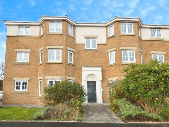 2 bed property, in Watermans Walk, £100,000
