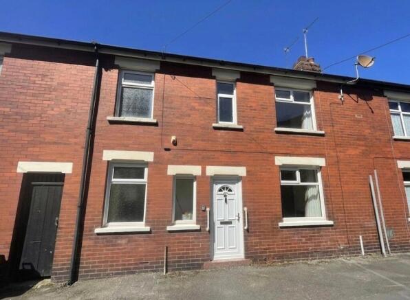 2 bed property, in Hopwood Street, £110,000