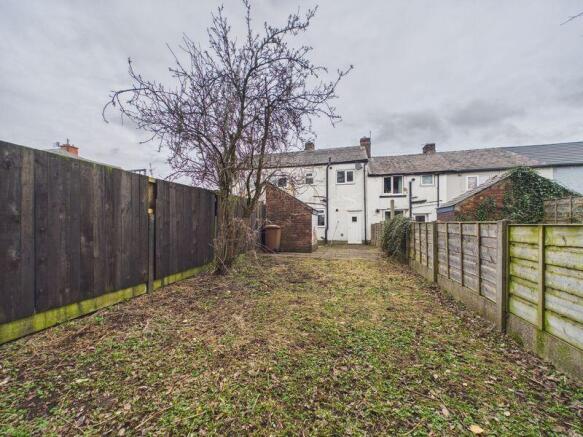 2 bed property, in Birchwood Road, £129,950