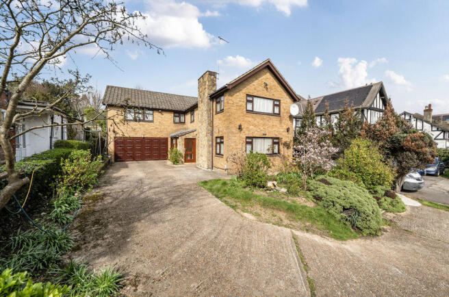 5 bed property, in Brighton Road, £875,000