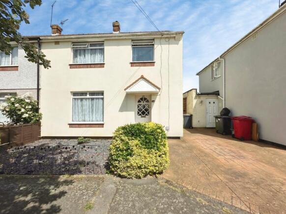 3 bed property, in Moreton Way, £390,000