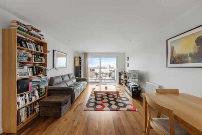 2 bed property, in Cornmill House, £450,000
