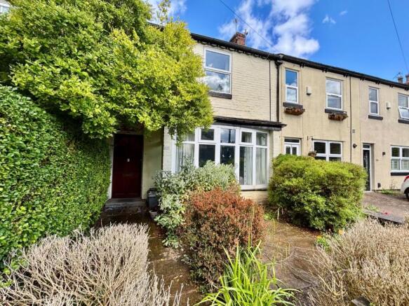 2 bed property, in Boat Lane, £250,000