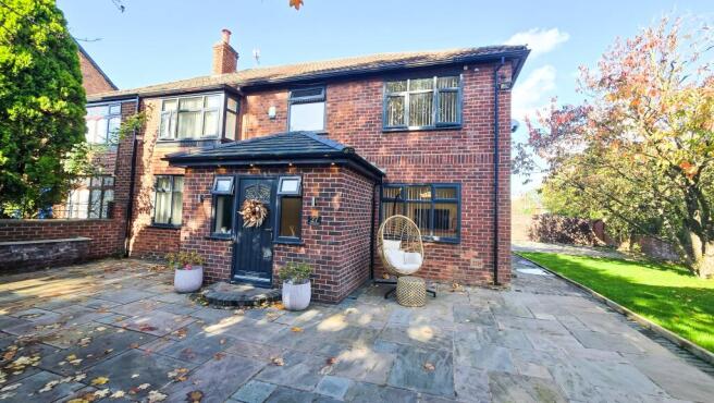 5 bed property, in Parsonage Road, £800,000