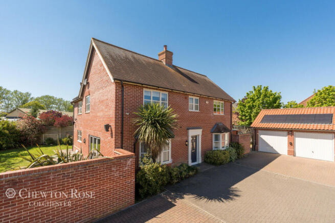 4 bed property, in Salis Close, £725,000